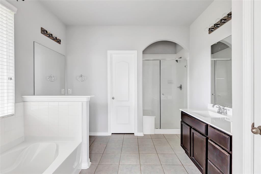 30510 Legend Oaks CT Magnolia TX 77355 Jessyca Palacios REALTOR Red Hawk Property Team powered by JLA Realty Master Bathroom 30510 Legend Oaks CT Magnolia TX 77355 Jessyca Palacios REALTOR Red Hawk Property Team powered by JLA Realty Master Bathroom