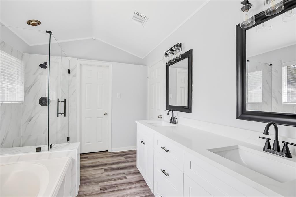 4523 Natural Bridge Drive Kingwood TX 77339 Nicole King Red Hawk Property Team brokered by JLA Realty Master Bathroom 4523 Natural Bridge Drive Kingwood TX 77339 Nicole King Red Hawk Property Team brokered by JLA Realty Master Bathroom