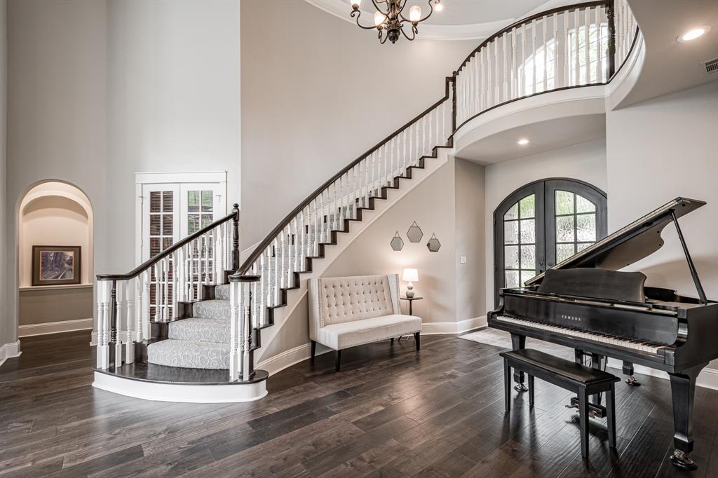 6118 Soaring Pine Court Kingwood TX 77345 Kings Point Village Schedule Private Showing with Red Hawk Property Team brokered by JLA Realty Staircase 6118 Soaring Pine Court Kingwood TX 77345 Kings Point Village Schedule Private Showing with Red Hawk Property Team brokered by JLA Realty Staircase