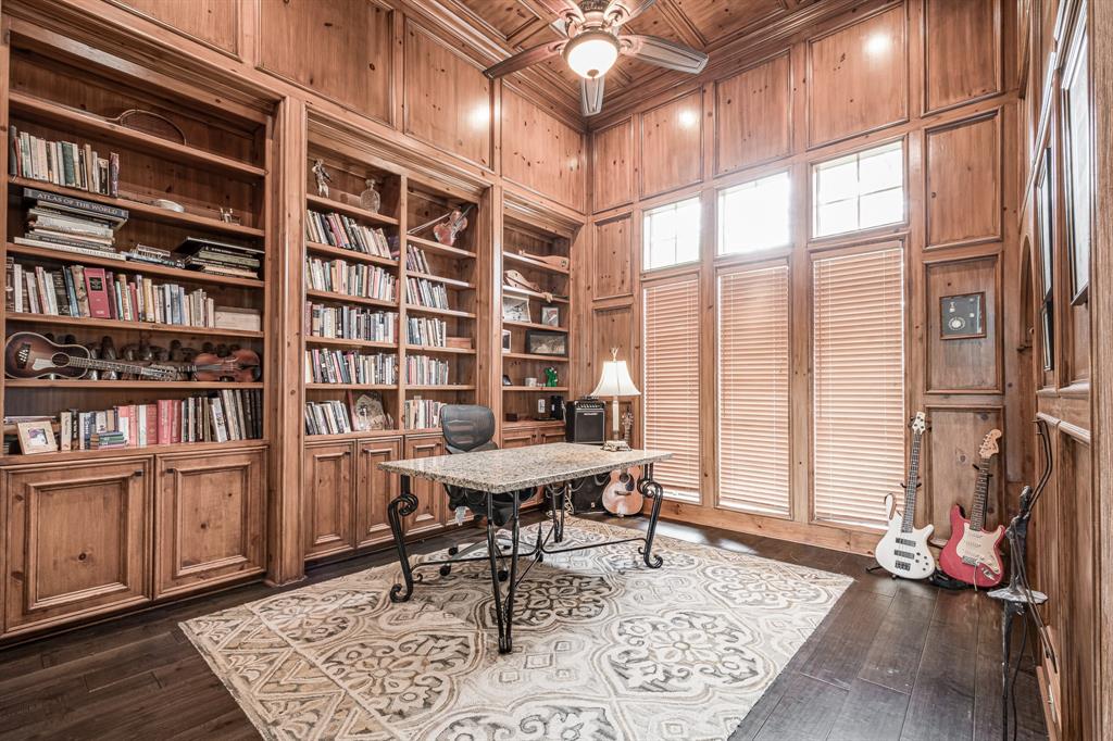 6118 Soaring Pine Court Kingwood TX 77345 Kings Point Village Schedule Private Showing with Red Hawk Property Team brokered by JLA Realty Study 6118 Soaring Pine Court Kingwood TX 77345 Kings Point Village Schedule Private Showing with Red Hawk Property Team brokered by JLA Realty Study