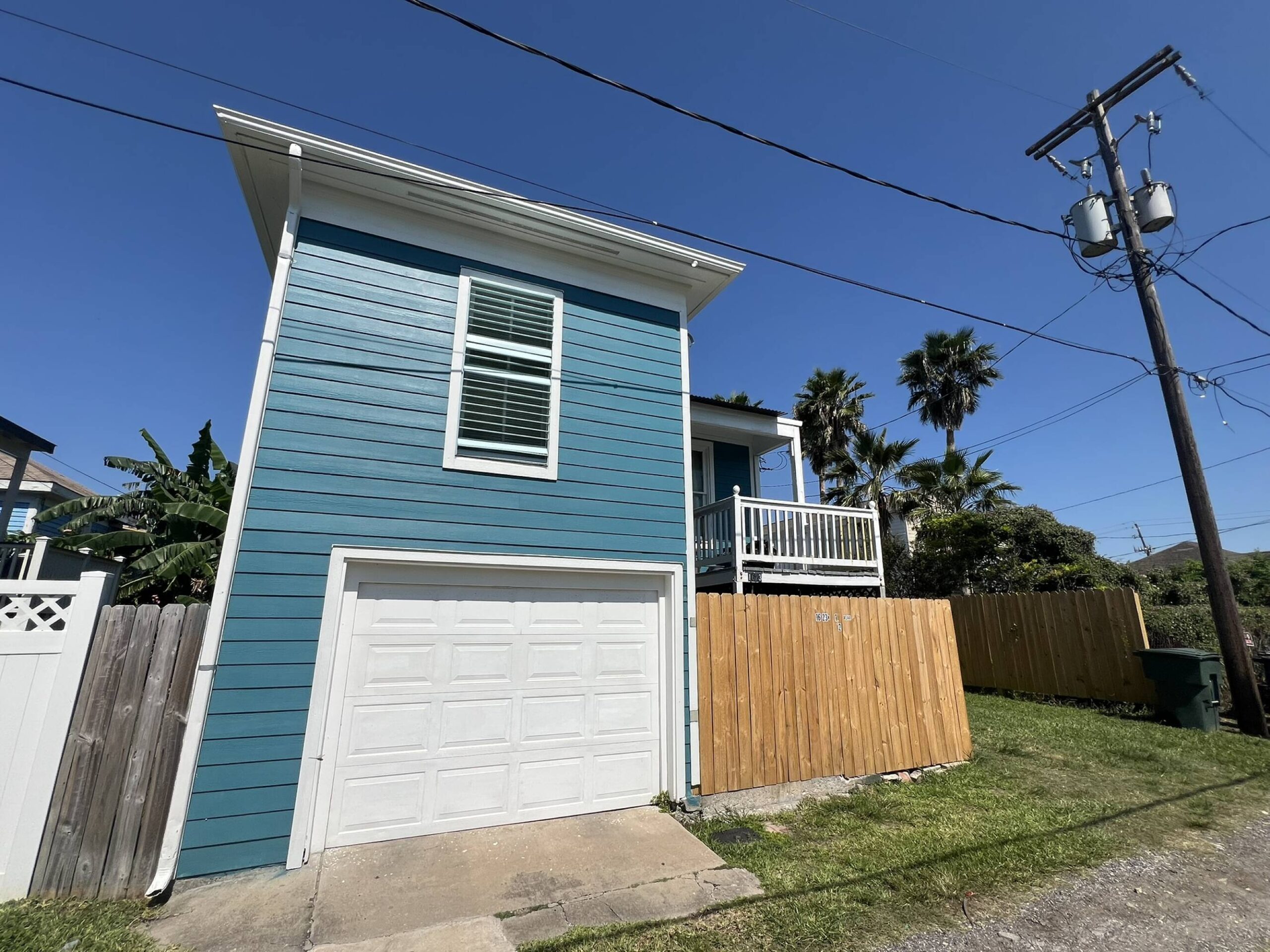 Multifamily Garage and Unit Above Garage with Private Entry from the Alley Walking Distance to the Seawall and Gulf of America 1623 Avenue n 1 2 77550 Multifamily Garage and Unit Above Garage with Private Entry from the Alley Walking Distance to the Seawall and Gulf of America 1623 Avenue n 1 2 77550